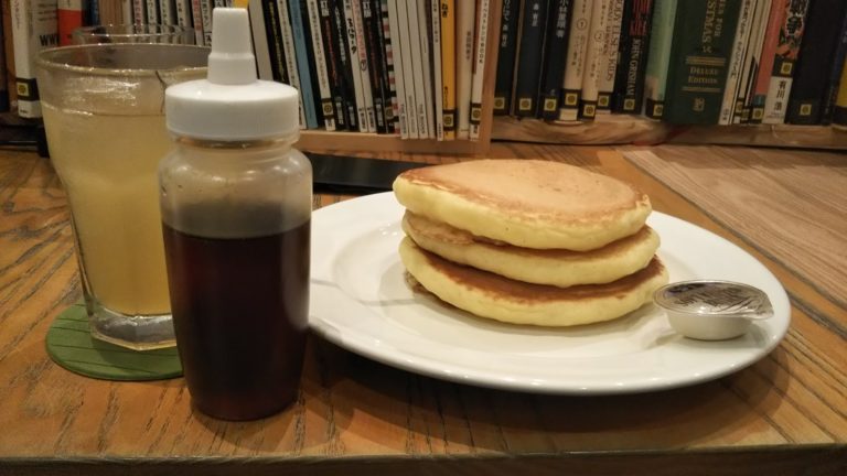 男一人パンケーキの旅 図書館の中で豆腐系パンケーキ カフェ フェルマータ